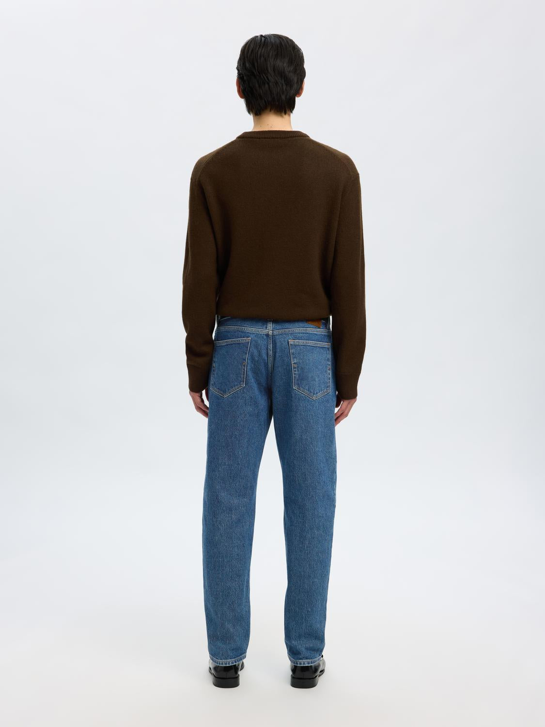 model_shot-back